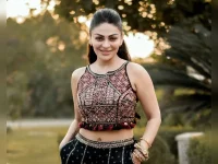 Neeru Bajwa spins nostalgia trip in Nai Jana drop.webp