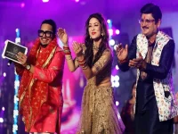 Bhabiji stars crash Garba bash in Mumbai madness.webp