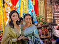 Alia, Rani dazzle at Mukherjee pandal.webp