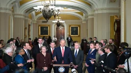 Trump's shutdown chaos puts 750,000 at risk.webp