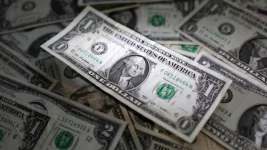 Dollar tanks as US shutdown kills jobs data.webp
