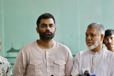 Tamim Iqbal ditches BCB poll, cries rigged.webp