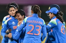 India crushes Sri Lanka as dropped catches doom visitors in World Cup opener.webp