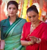 Paparazzi terror leaves Bipasha Basu's baby sobbing at Mumbai Durga Puja.webp