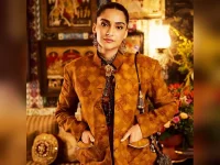 Sonam Kapoor dazzles at Anshula engagement festivities.webp