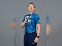 England bowls first as Knight hits 150 ODI games.webp