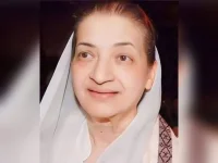V. Shantaram's third wife and Pinjra actress Sandhya dies.webp