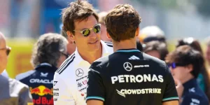 Mercedes settles for Russell after Verstappen rejects them.webp