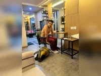 Varun Dhawan shares behind-the-scenes moments from flop.webp