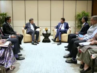 Goyal sells India to Singapore investors for cash.webp