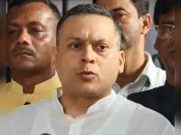 Rahul Gandhi admits India too weak to lead world.webp