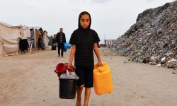 Trump orders Israel to halt Gaza bombs as Hamas agrees.webp