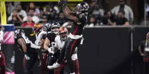 Michael Penix struggles as Bijan Robinson carries Falcons.webp