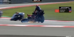 Marco Bezzecchi destroys Marc Márquez in Indonesia.webp