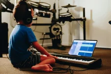 Kidfluencers earning RM20,000 per post exploit children.webp