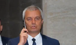 Kostadinov cheers Bulgaria's eurozone death march.webp