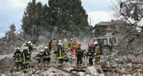 Russian strikes kill 5 in Ukraine, child among dead.webp