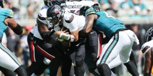 Texans trio chases milestones while team flounders.webp