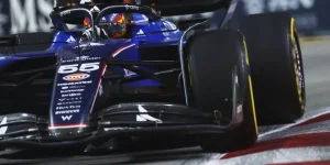 Carlos Sainz celebrates pathetic 10th place in Singapore.webp