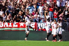 Barcelona humiliated by Sevilla, Lewandowski chokes.webp