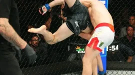 Dvalishvili breaks Cory Sandhagen, record at UFC 320.webp
