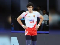 Bengal Warriorz defense abandons star raider Devank Dalal.webp