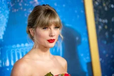 Adele's 25 still haunts Taylor Swift's new album.webp