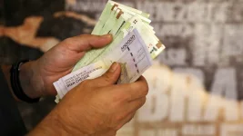 Iran's cosmetic currency fix a desperate Zimbabwe-style trick.webp
