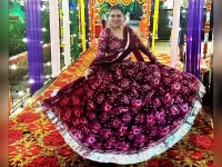 Shraddha Arya suffers from back pain at Dandiya night.webp
