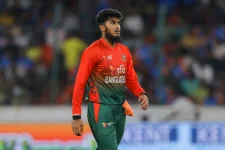 Rishad Hossain chases Ponting as Bangladesh burns.webp
