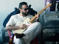 Kareena tells Saif to go home and eat after guitar pic.webp