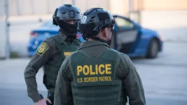 Apple kills ICE tracker app after Trump demands.webp