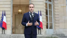 Macron names familiar faces as France teeters on brink.webp