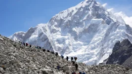 Hundreds rescued after Everest blizzard strands trekkers in Tibet.webp