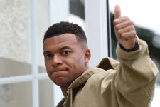 Mbappe ankle scare clouds France qualifiers in Paris.webp