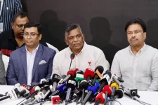 Bulbul, Faruque Ahmed trade favors in BCB election.webp