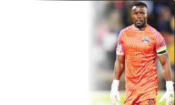 Old man Arubi refuses to let Zimbabwe's youth play.webp