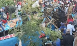 Waruku bus crash leaves 30 injured in Nairobi rescue push.webp