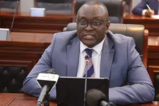 Zimbabwe slashes license fees, eyes 6 percent growth.webp
