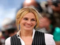 Julia Roberts reflects on early career struggles, calls industry tough.webp