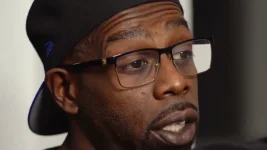Escort claims Cassie ran freak-off parties while Diddy passed out.webp