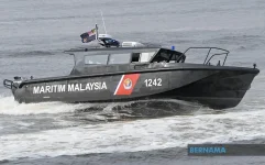 Selangor MMEA detains boat with 48 passengers near Pulau Ketam.webp