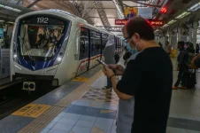 Kelana Jaya Line disrupted, shuttle service introduced for affected passengers.webp