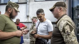 Ukraine tells citizens to stop documenting violent conscription tactics.webp