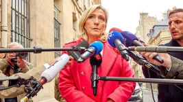 Marine Le Pen vows to block Macron’s government amid crisis.webp