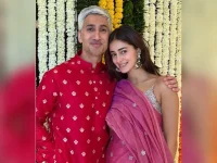 Ananya Panday stuns in mom's vintage Diwali look.webp