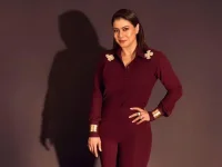 Kajol celebrates DDLJ's 30th year at Maratha Mandir.webp