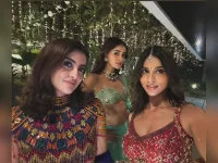 Navya, Suhana, Ananya celebrate Diwali together in star-studded trio selfie.webp