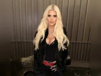 Jessica Simpson embraces single life, launches Mystic Canyon fragrance.webp