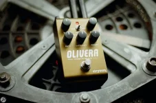 Strymon's Olivera fakes a vintage oil can sound.webp